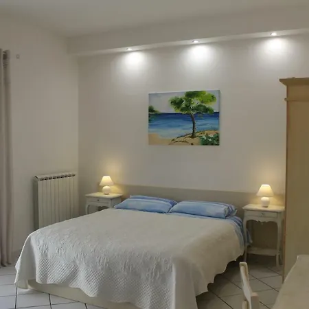 16 Pini Couette-café Lecce